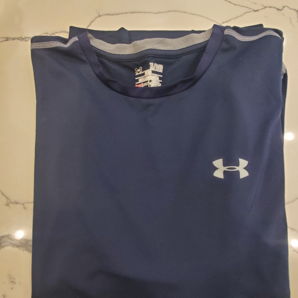Men's Under Armour navy long sleeve shirt